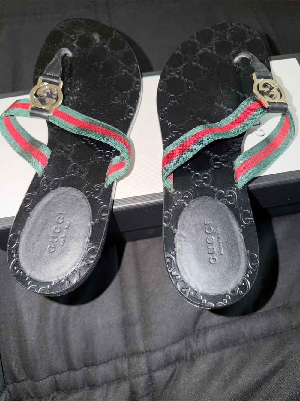 Gucci Black GG Embossed Thong Sandals with Red and Green Web - Picture 3 of 3